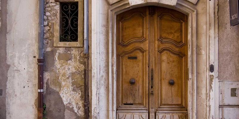 专业形象与高效防护：医护人员制服定制的三大核心设计考量